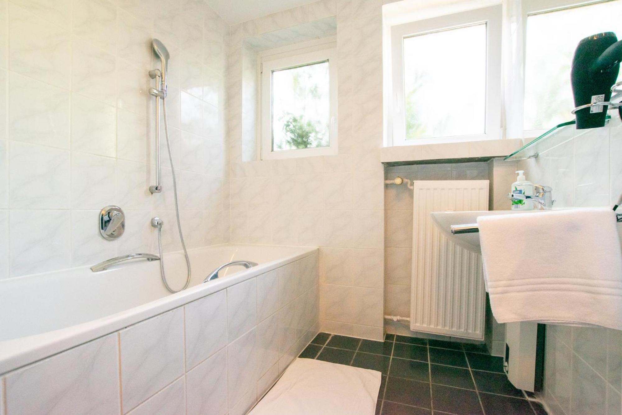מירבוש Raj Living - 1 , 3 And 4 Room Apartments - 20 Min Messe Dus & Airport Dus מראה חיצוני תמונה
